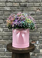 Цветочная композиция из Гипсофила и Розы в шляпной коробке в Мошенское