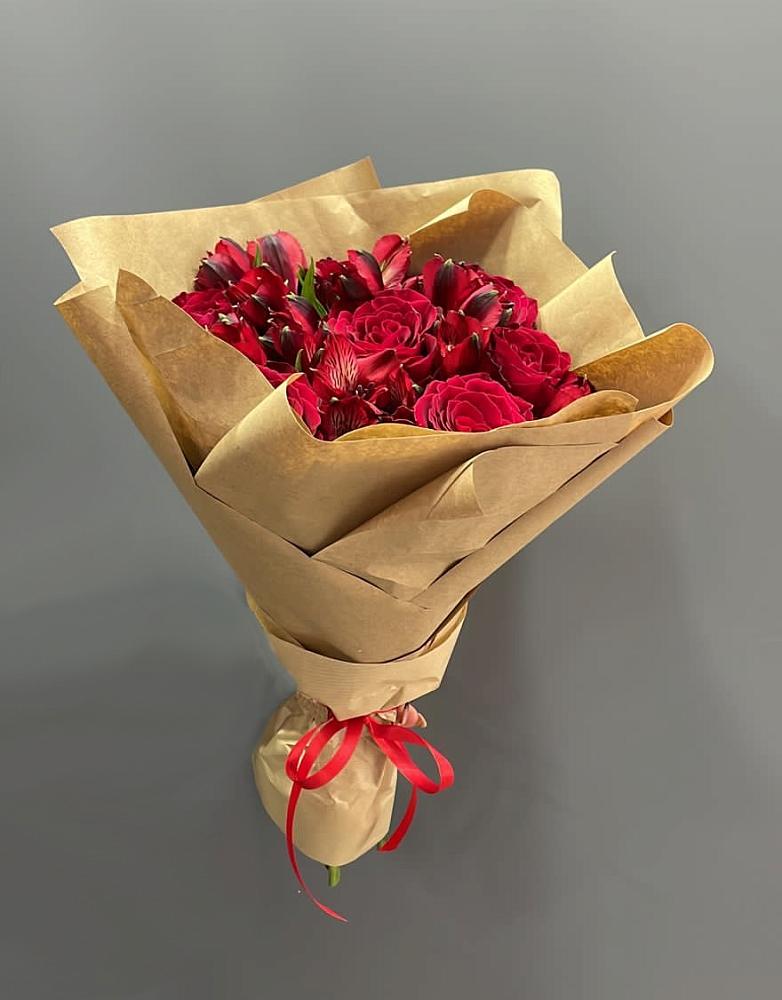 Букет цветов из: Альстромерии и Розы в Мошенское