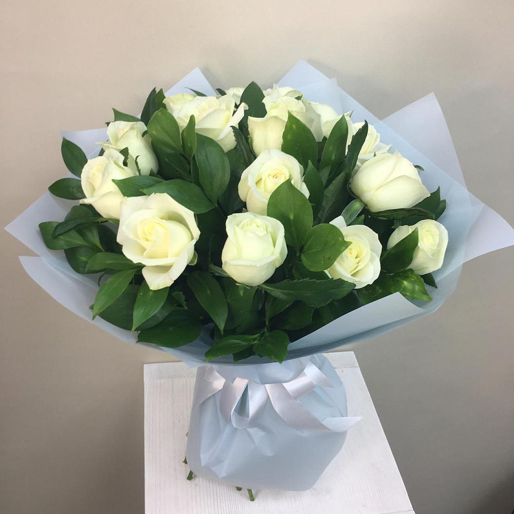 Букет 15 Белых роз Проуд в Мошенское