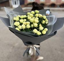 Букет Белые кустовые розы Солинеро в Мошенское