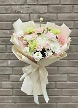 Букет цветов из:  Гвоздики, Розы, Лизиантусы и Хризантемы #REPLACE_PRED# Мошенское
