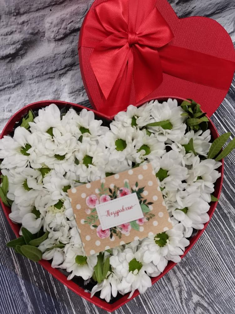 Цветочная композиция из Хризантемы в виде сердца в Мошенское