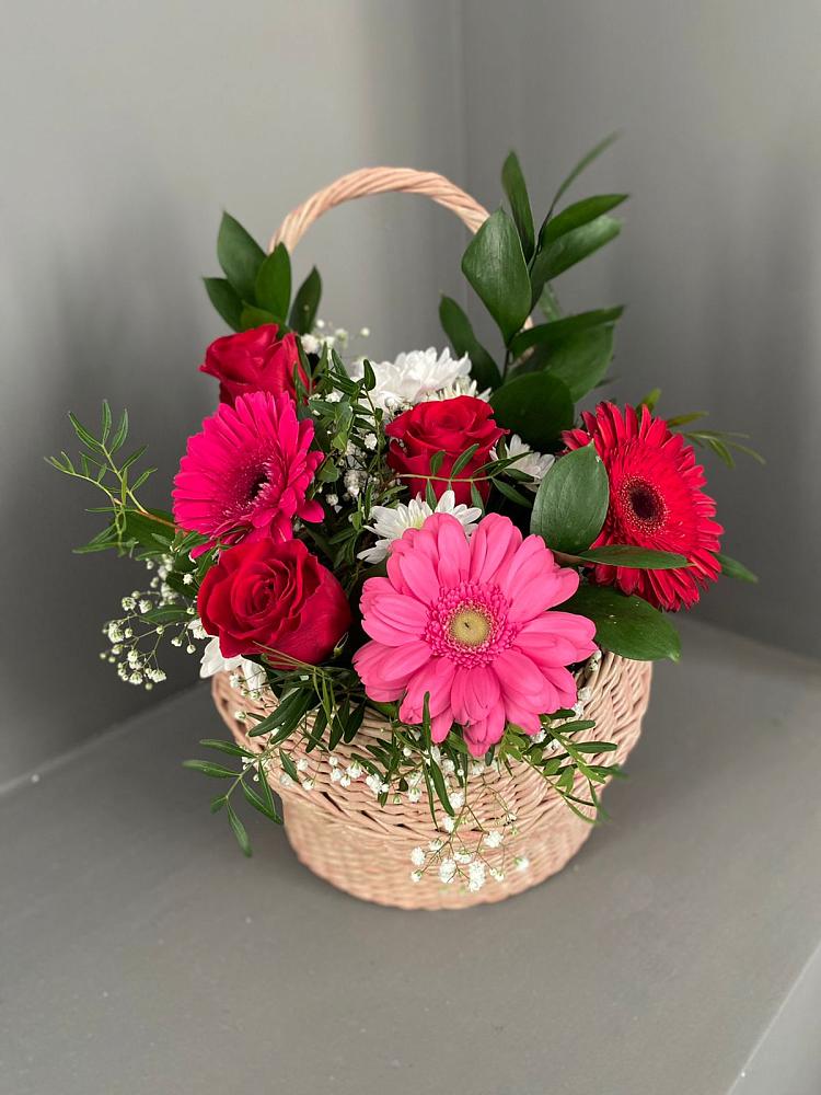Цветочная композиция из Розы, Хризантемы и Герберы в корзине в Мошенское