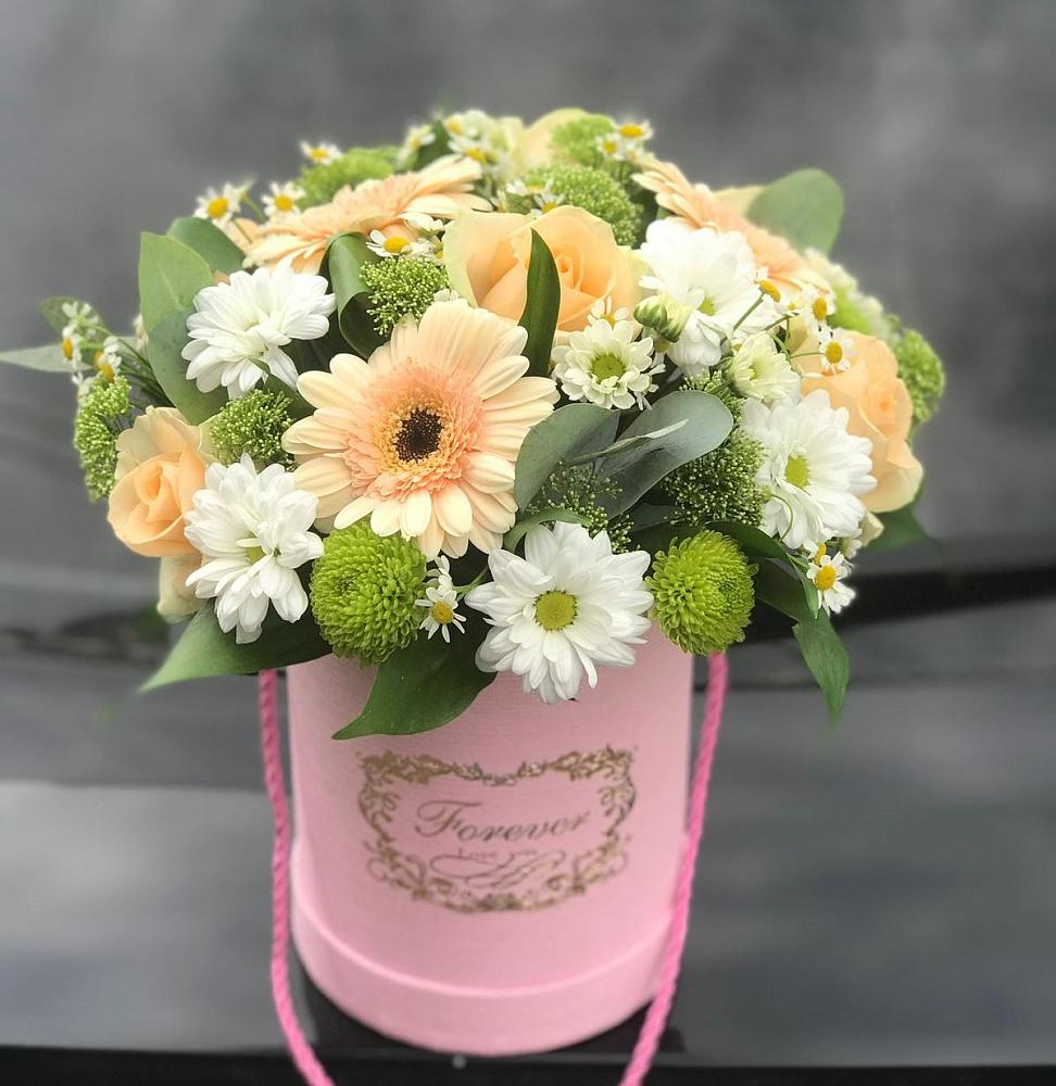 Цветочная композиция из Розы, Герберы и Хризантемы в шляпной коробке в Мошенское