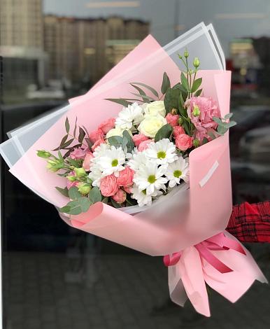 Букет цветов из: Розы, Лизиантусы и Хризантемы в Мошенское
