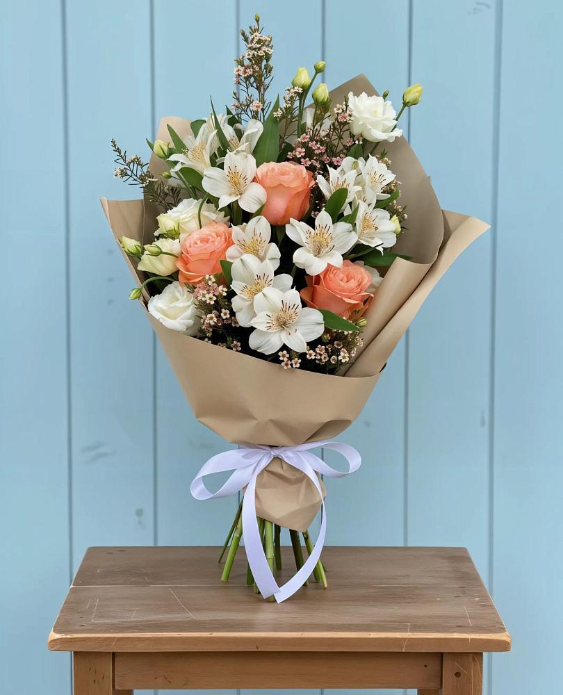 Букет цветов из: Альстромерии, Лизиантусы, Розы и Хризантемы в Мошенское